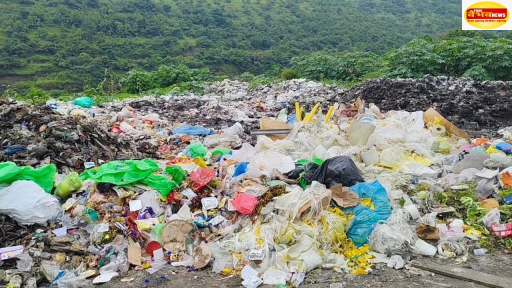पुणे शहरातील केमिकल युक्त प्लास्टिक टाकाऊ कचरा शिंदेवाडी गावच्या हद्दीत