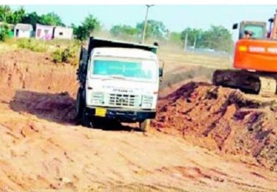 पुण्यातील बांधकामासाठी उत्खनन केलेला मुरूम-दगड भोर तालुक्यात भरावासाठी; वाहतुकीवर प्रश्नचिन्ह